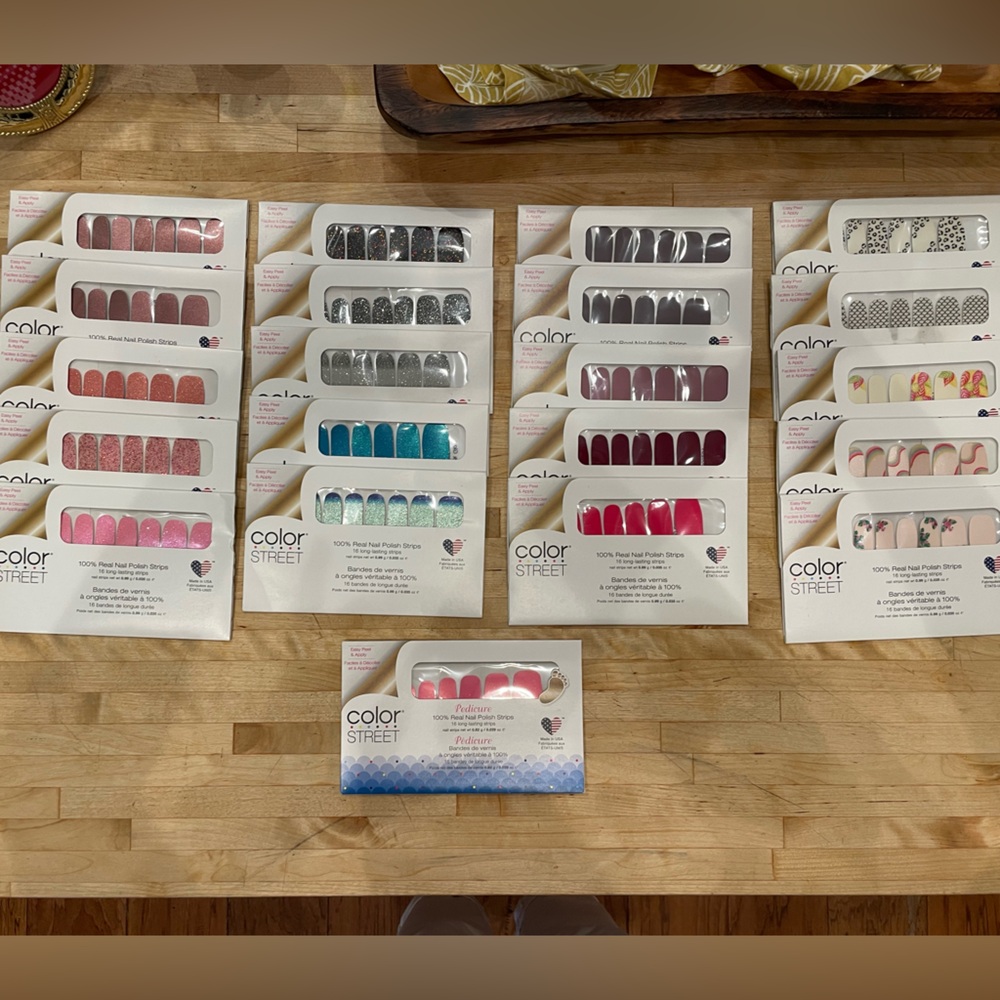 NEW Color Street Set of 20 manicures and 1 pedicure